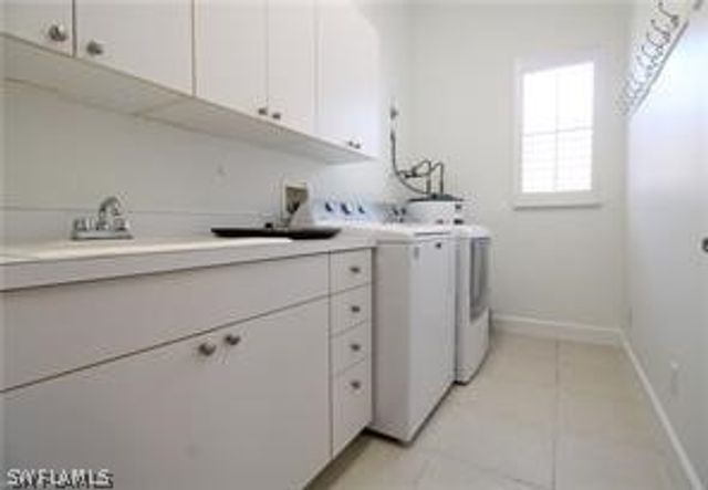 11002 Vanderbilt DR, Naples, FL 34108