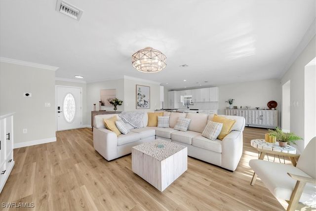 128 San Salvador ST, Naples, FL 34113