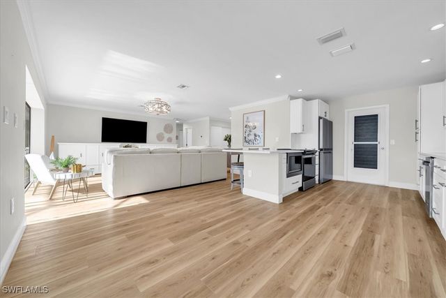 128 San Salvador ST, Naples, FL 34113