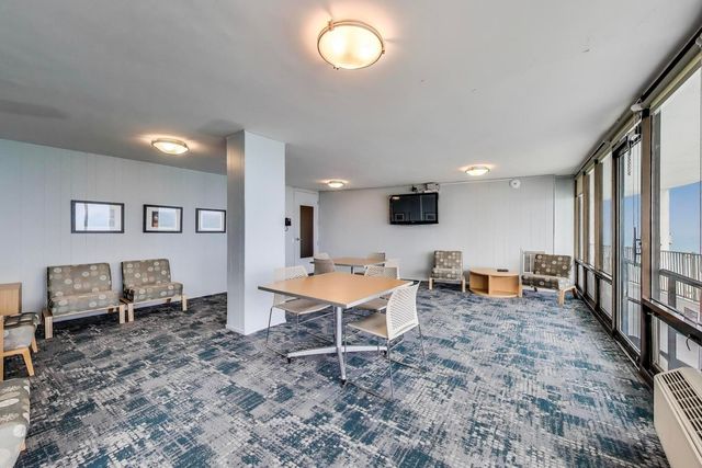 940 W Glenlake Avenue 19C, Chicago, IL 60660