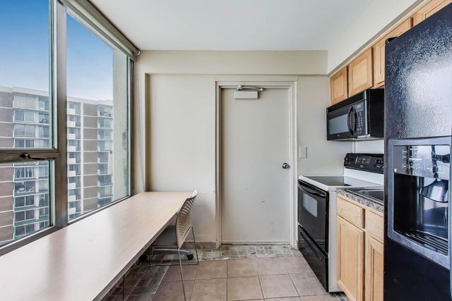 940 W Glenlake Avenue 19C, Chicago, IL 60660