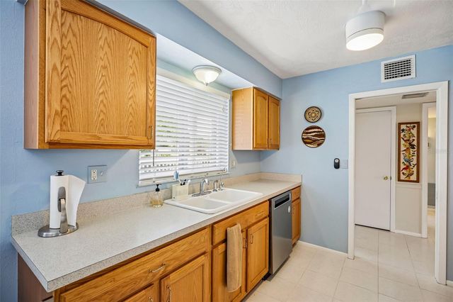 636 OAKMONT AVENUE, Sun City Center, FL 33573