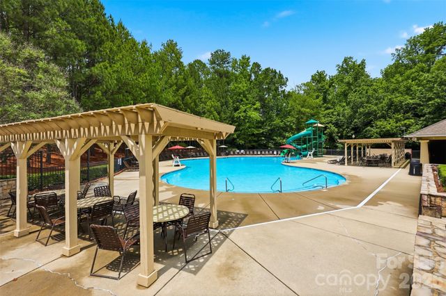 8526 Wren Creek Drive, Charlotte, NC 28269
