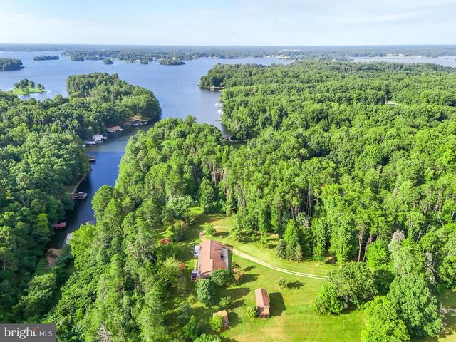 3807 BEAR TREE LN, Bumpass, VA 23024