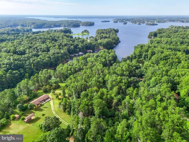 3807 BEAR TREE LN, Bumpass, VA 23024