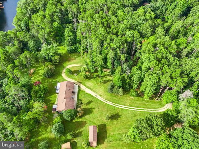 3807 BEAR TREE LN, Bumpass, VA 23024