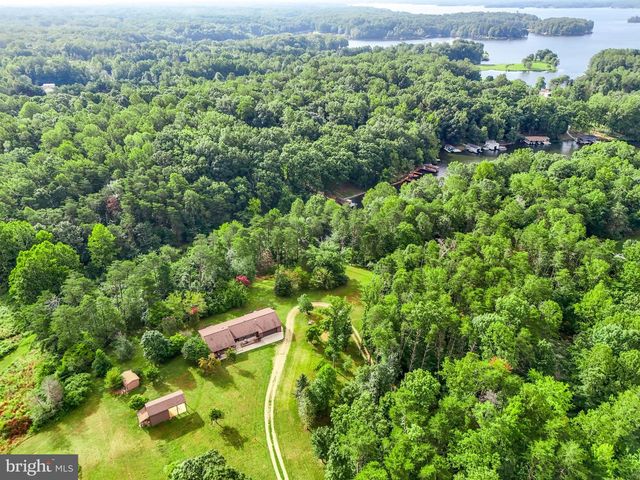 3807 BEAR TREE LN, Bumpass, VA 23024