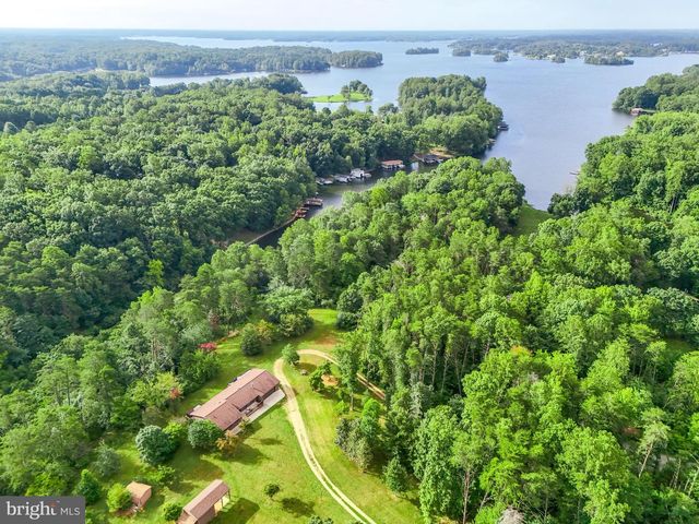 3807 BEAR TREE LN, Bumpass, VA 23024