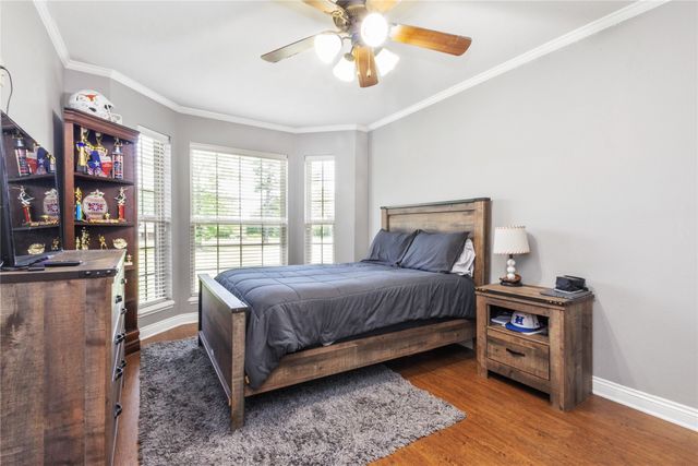 10 Weatherby Dr, Hooks, TX 75561