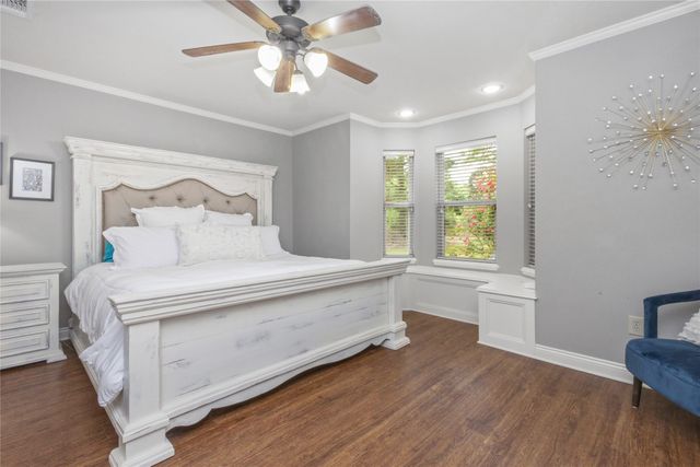 10 Weatherby Dr, Hooks, TX 75561