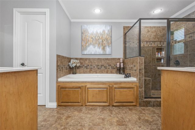 10 Weatherby Dr, Hooks, TX 75561