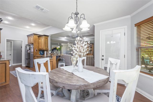 10 Weatherby Dr, Hooks, TX 75561