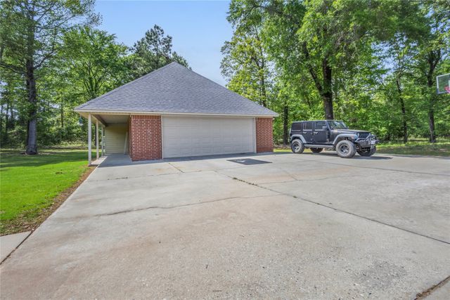 10 Weatherby Dr, Hooks, TX 75561