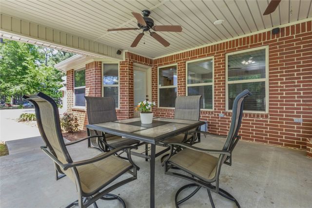 10 Weatherby Dr, Hooks, TX 75561