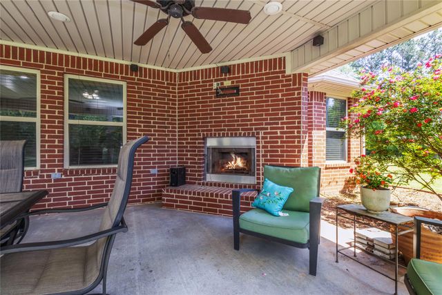 10 Weatherby Dr, Hooks, TX 75561