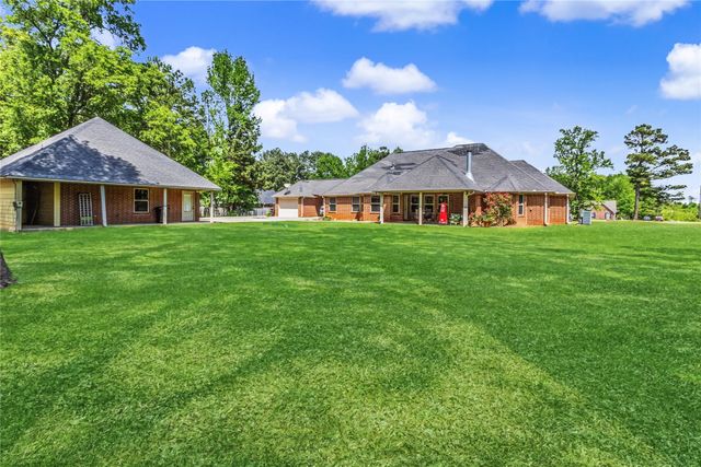 10 Weatherby Dr, Hooks, TX 75561