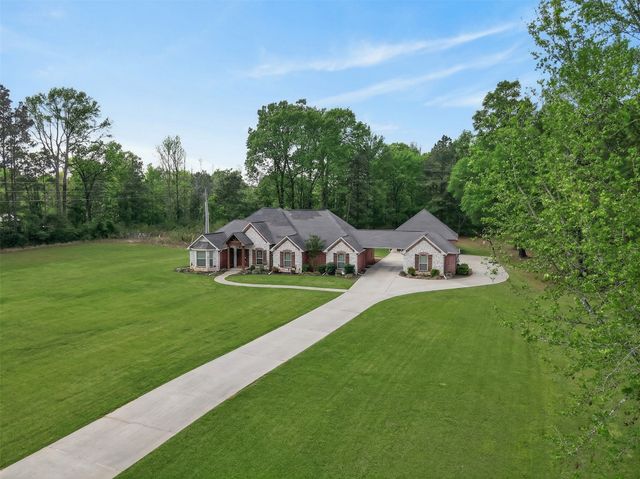 10 Weatherby Dr, Hooks, TX 75561