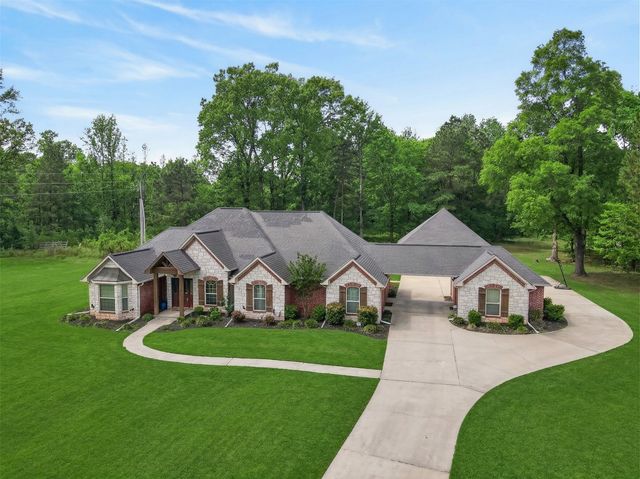 10 Weatherby Dr, Hooks, TX 75561