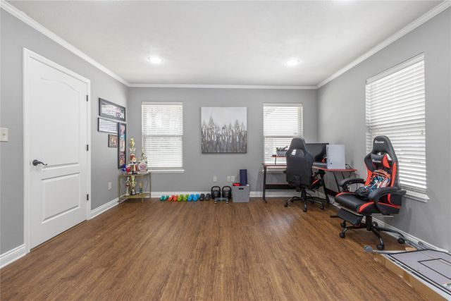 10 Weatherby Dr, Hooks, TX 75561