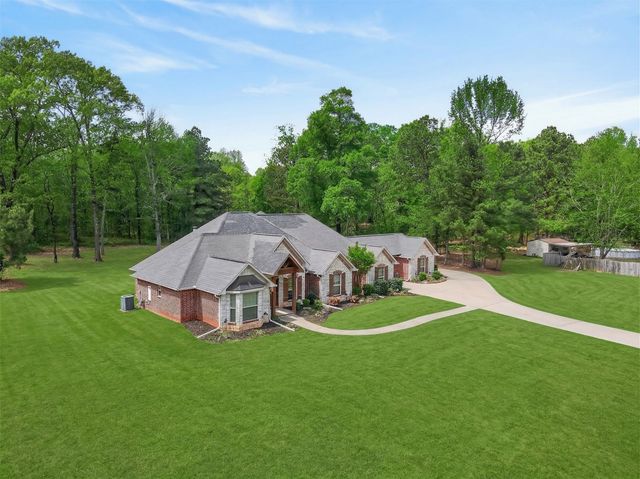 10 Weatherby Dr, Hooks, TX 75561