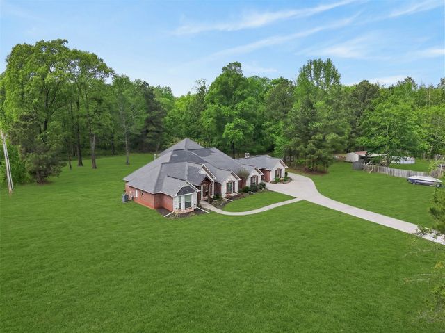 10 Weatherby Dr, Hooks, TX 75561