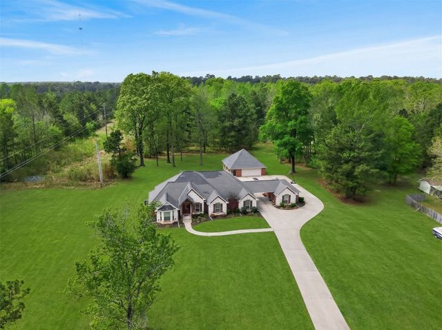 10 Weatherby Dr, Hooks, TX 75561