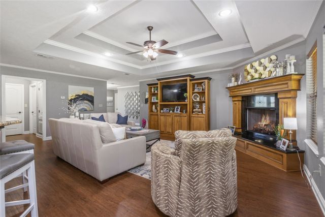 10 Weatherby Dr, Hooks, TX 75561