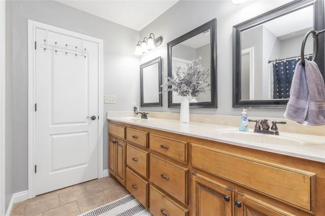 10 Weatherby Dr, Hooks, TX 75561