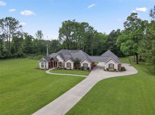 10 Weatherby Dr, Hooks, TX 75561