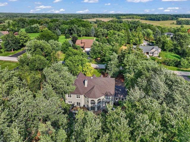110 Rolling Knolls Avenue, Elgin, IL 60120