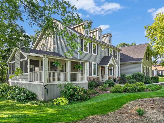 110 Rolling Knolls Avenue, Elgin, IL 60120