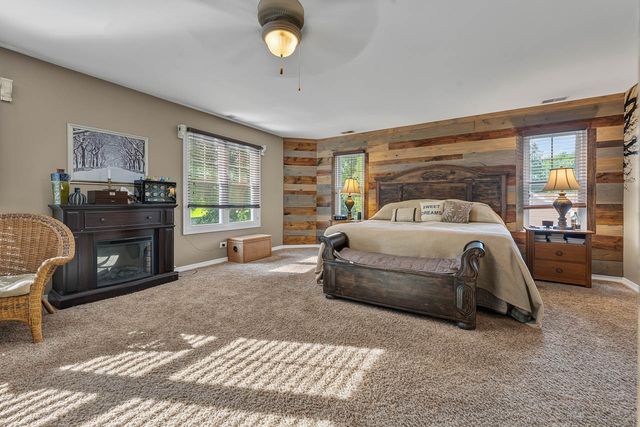 110 Rolling Knolls Avenue, Elgin, IL 60120