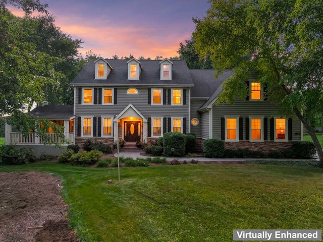 110 Rolling Knolls Avenue, Elgin, IL 60120