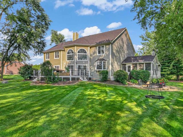 110 Rolling Knolls Avenue, Elgin, IL 60120