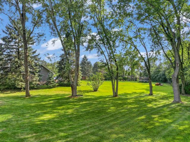 110 Rolling Knolls Avenue, Elgin, IL 60120