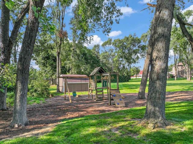 110 Rolling Knolls Avenue, Elgin, IL 60120