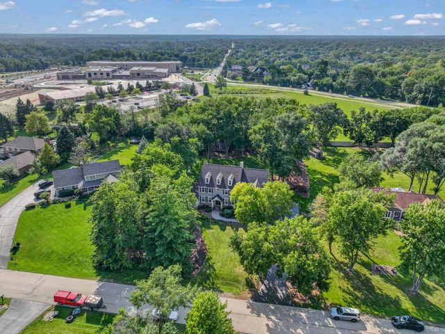 110 Rolling Knolls Avenue, Elgin, IL 60120