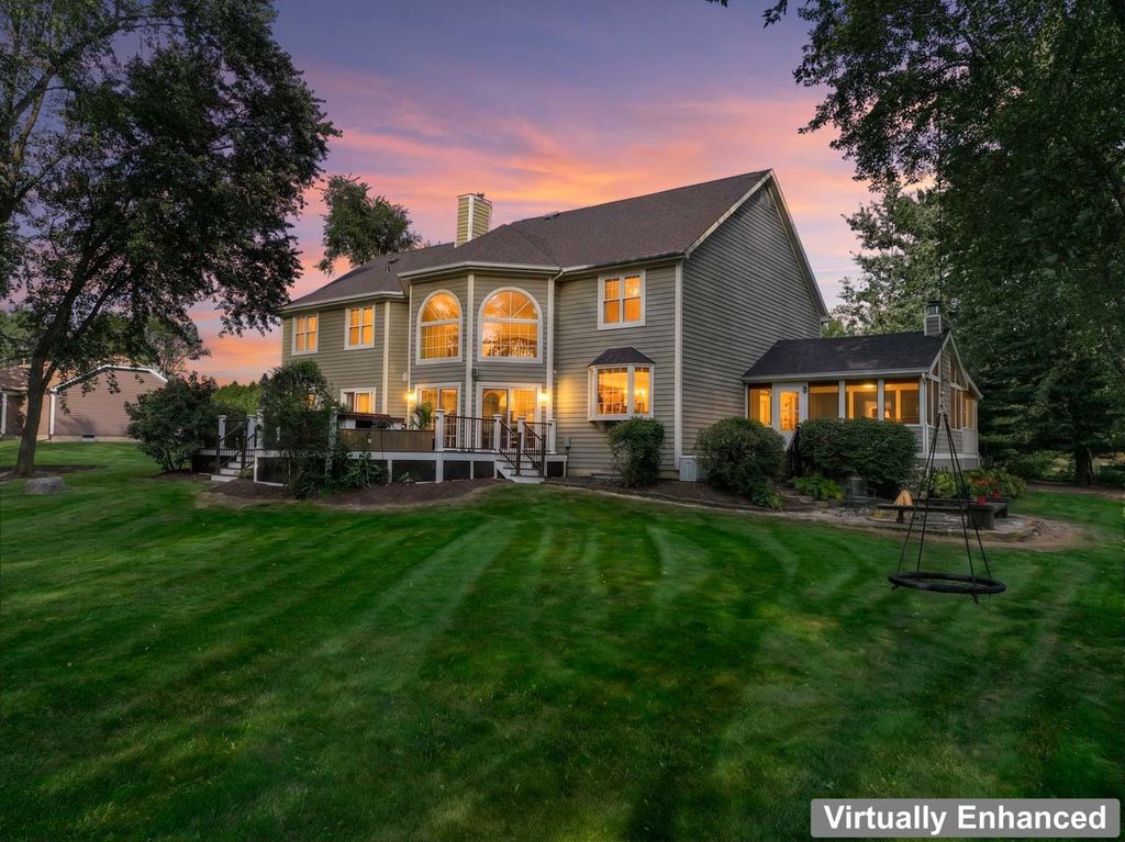 110 Rolling Knolls Avenue, Elgin, IL 60120