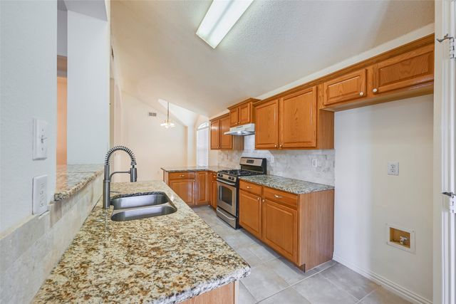 216 Quail Trail Lane, Arlington, TX 76002