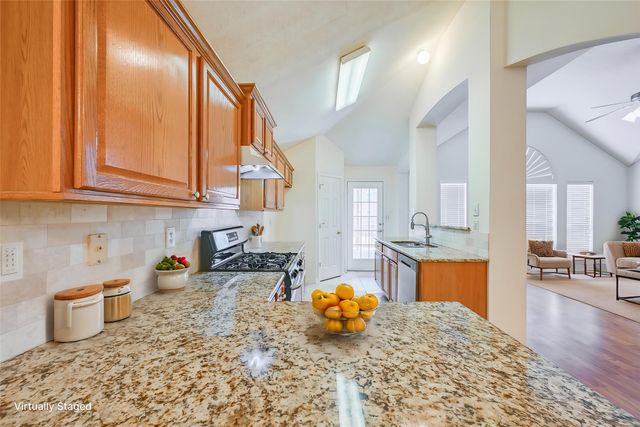216 Quail Trail Lane, Arlington, TX 76002