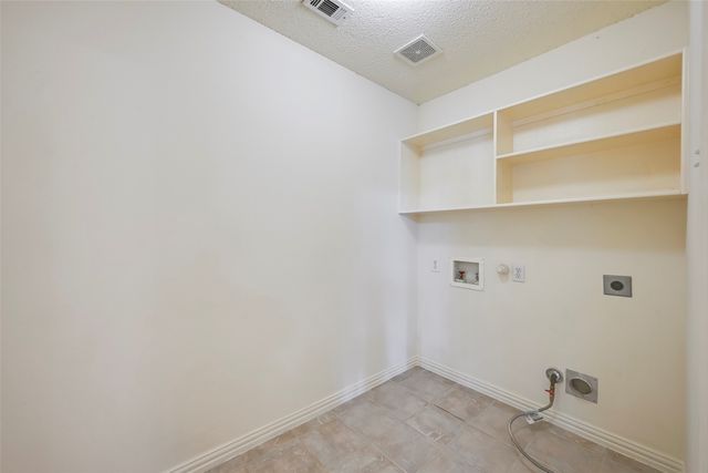 216 Quail Trail Lane, Arlington, TX 76002