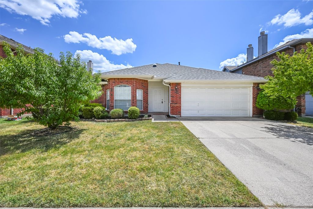 216 Quail Trail Lane, Arlington, TX 76002