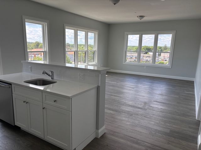 760 Washington St 404, Stoughton, MA 02072