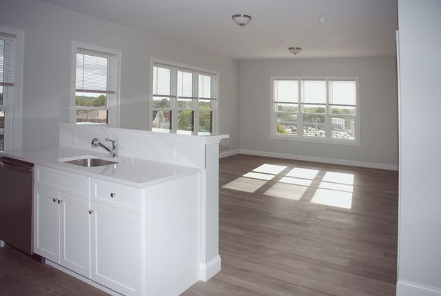760 Washington St 404, Stoughton, MA 02072