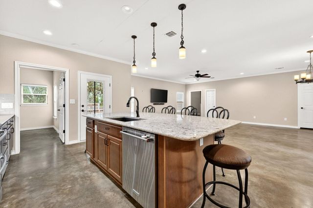 606 Rogart DR, Spicewood, TX 78669