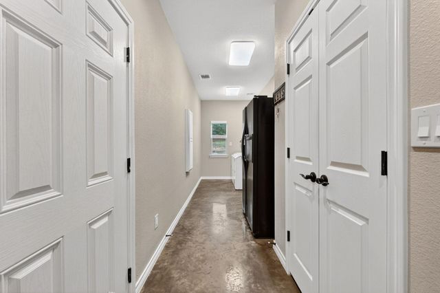 606 Rogart DR, Spicewood, TX 78669