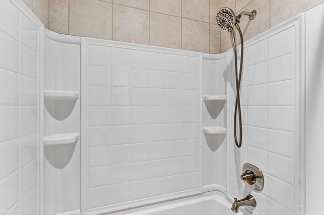 606 Rogart DR, Spicewood, TX 78669