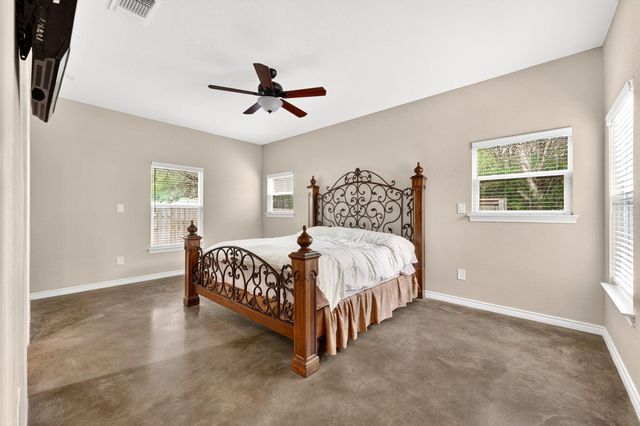 606 Rogart DR, Spicewood, TX 78669