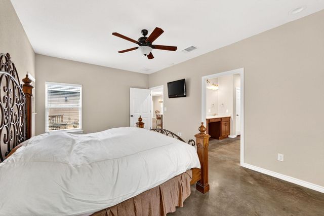 606 Rogart DR, Spicewood, TX 78669