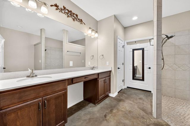 606 Rogart DR, Spicewood, TX 78669